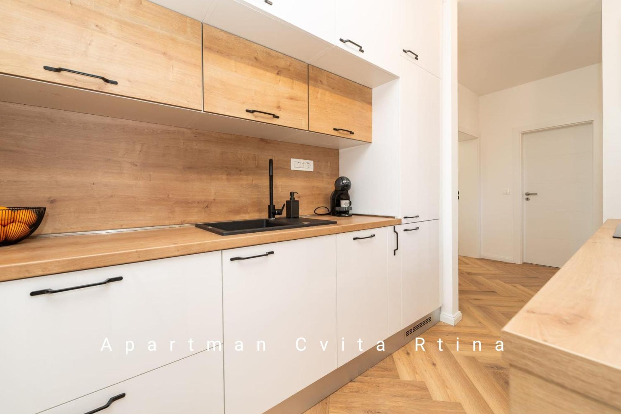 Apartman Cvita รทินา ภายนอก รูปภาพ