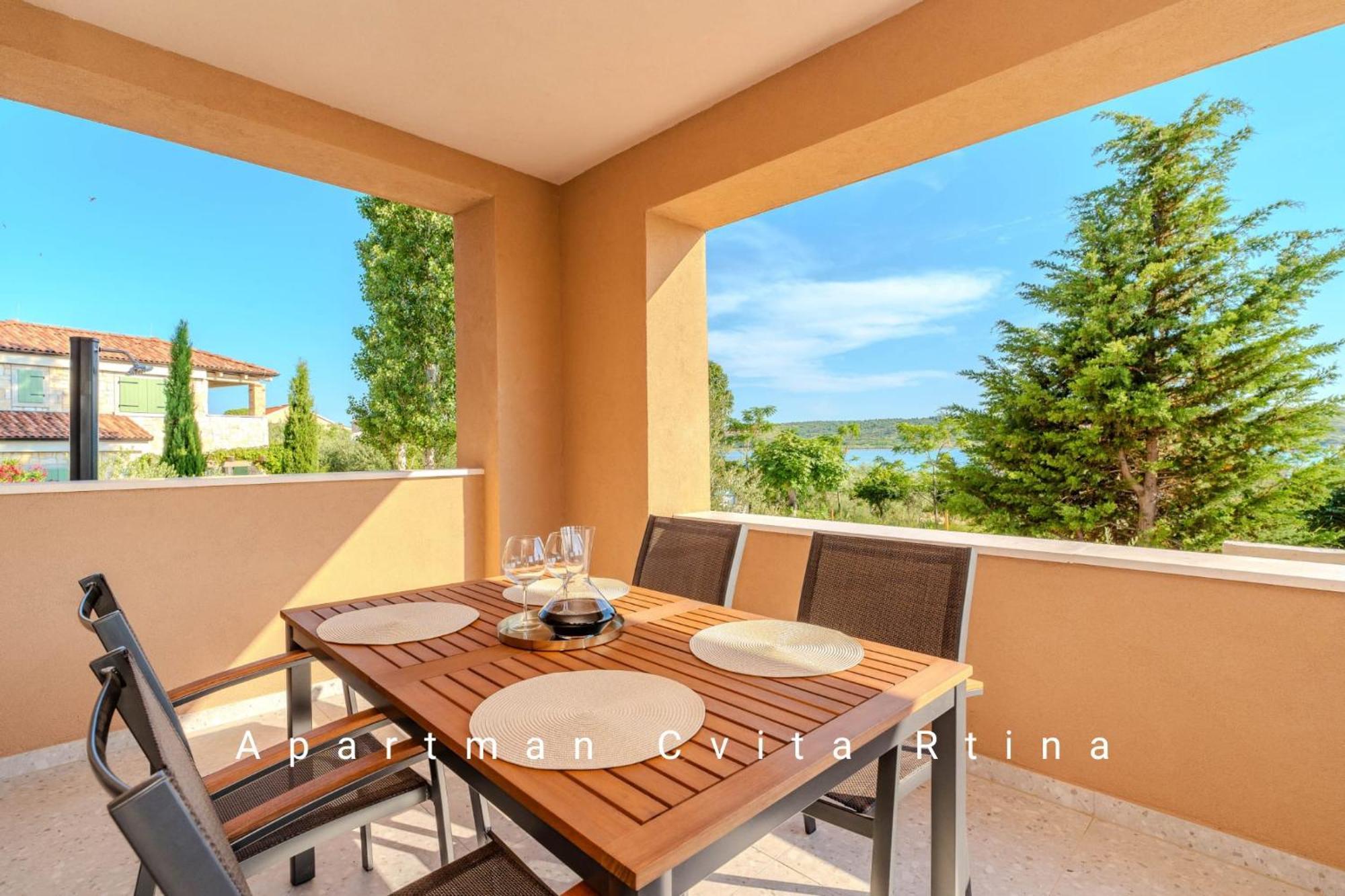 Apartman Cvita รทินา ภายนอก รูปภาพ