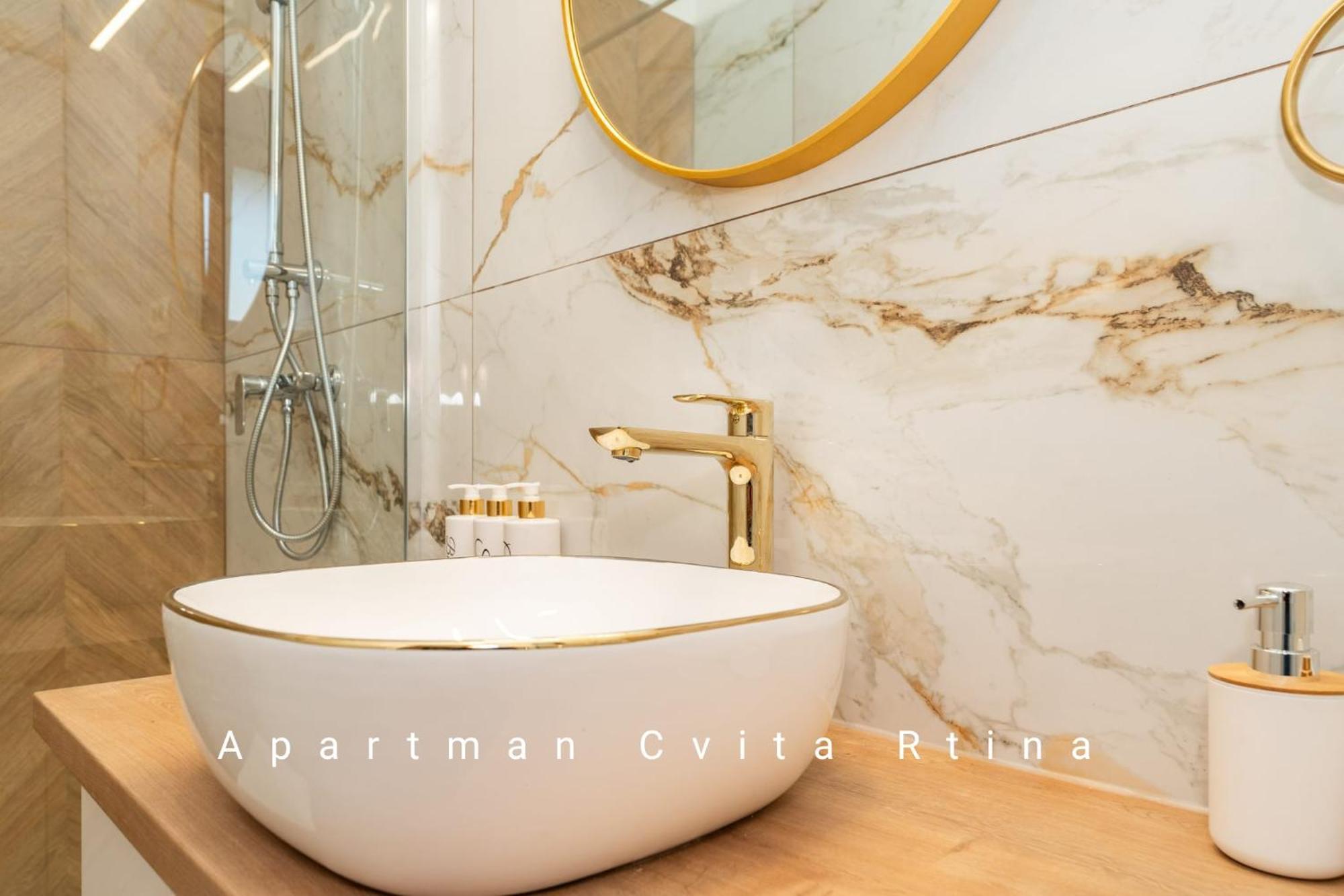 Apartman Cvita รทินา ภายนอก รูปภาพ