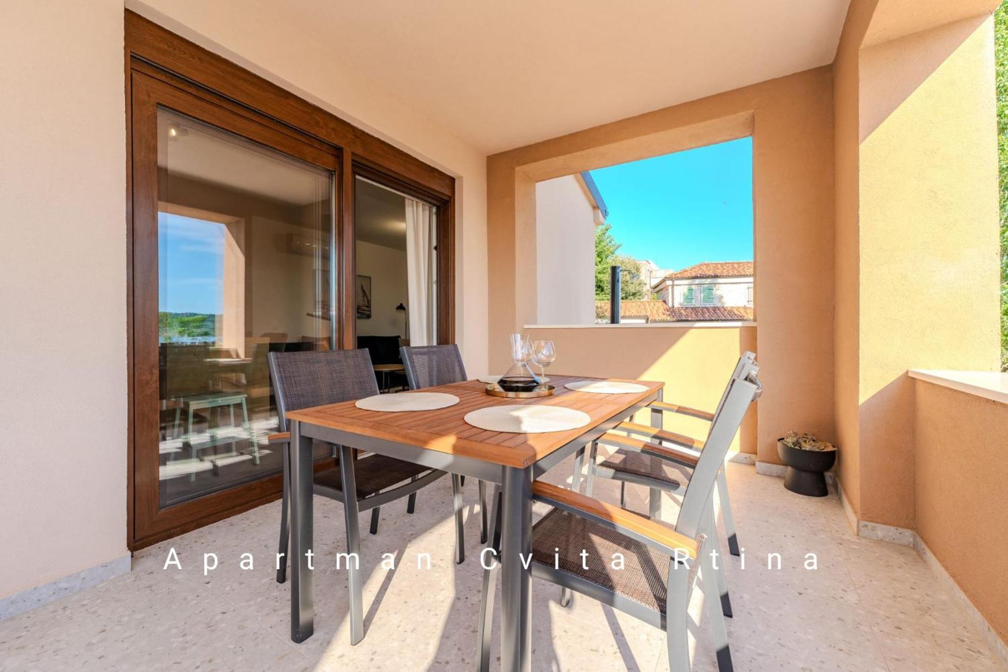 Apartman Cvita รทินา ภายนอก รูปภาพ